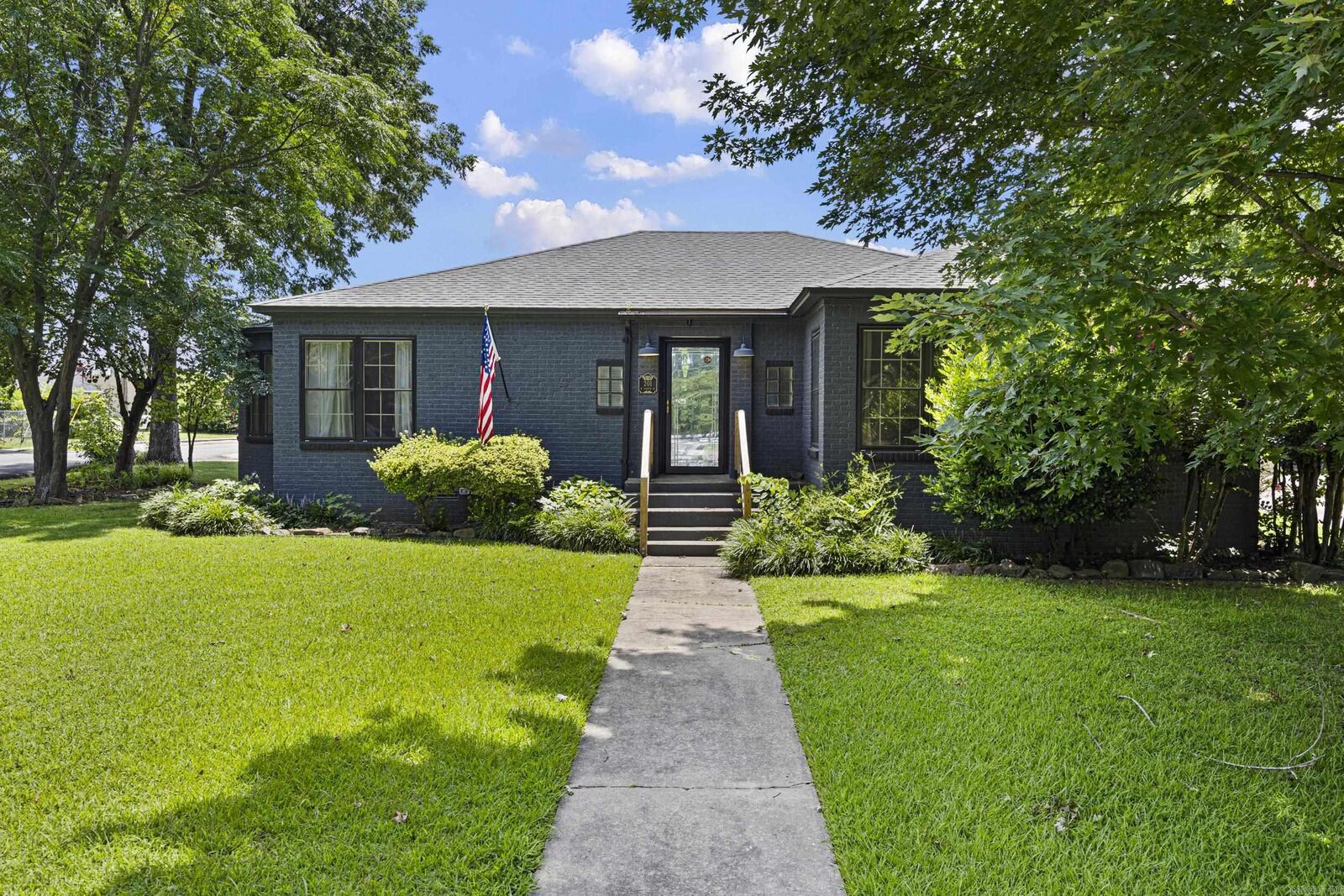 Property Photo:  201 W 8th St  AR 72801 