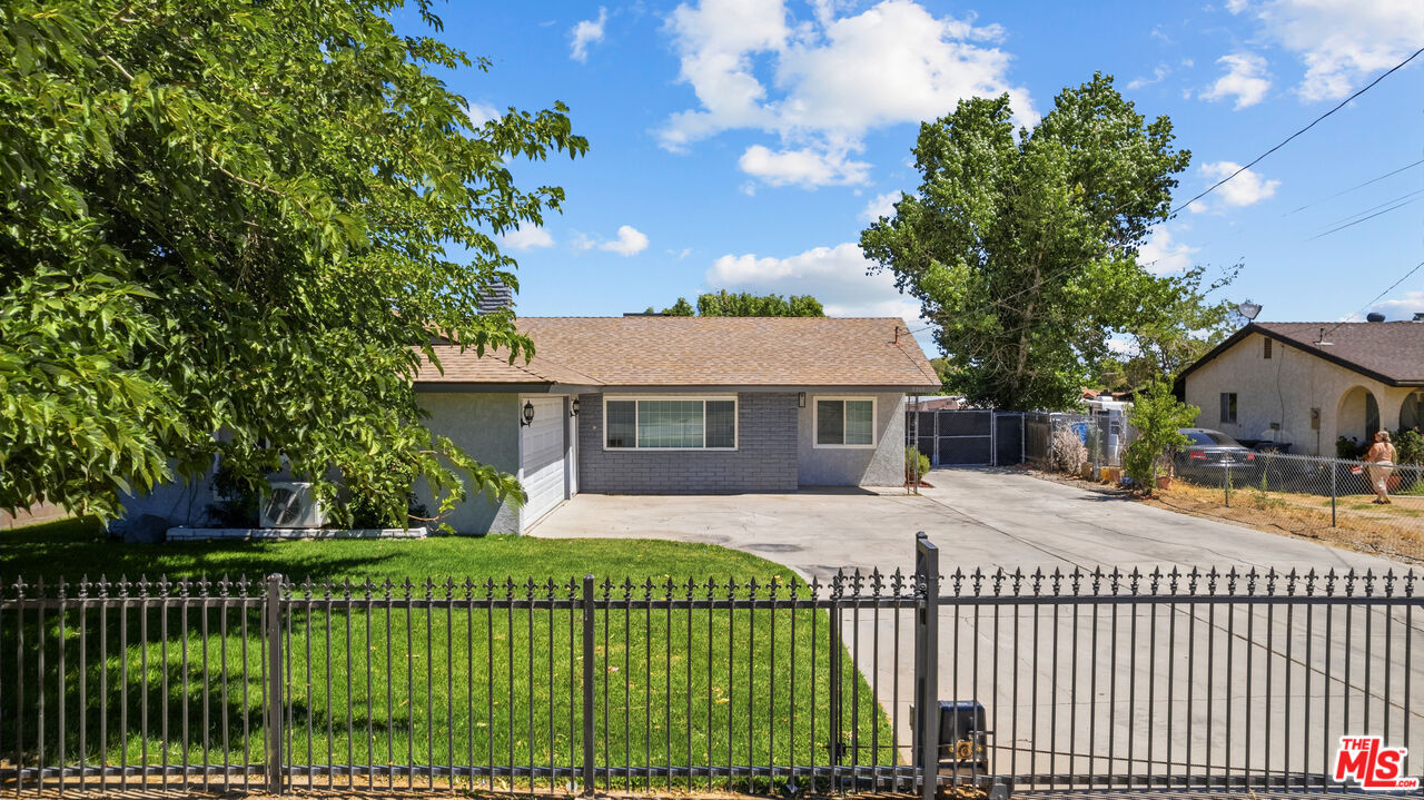 Property Photo: 3305 W Avenue L6 CA 93536