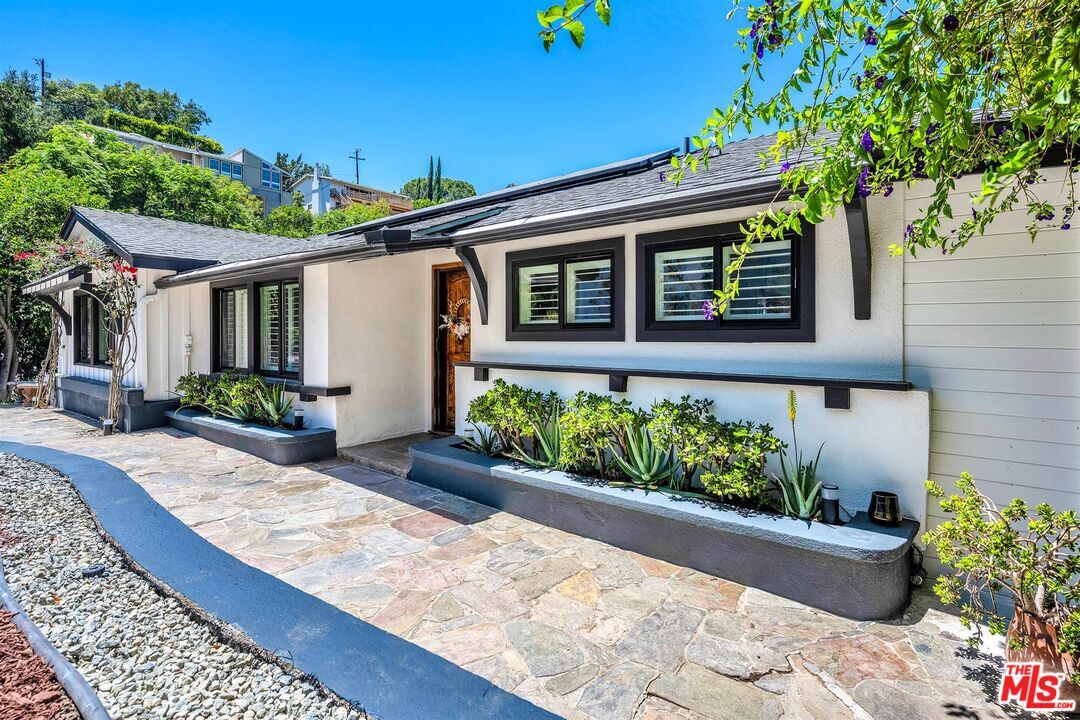 Property Photo: 4046 Murietta Ave CA 91423