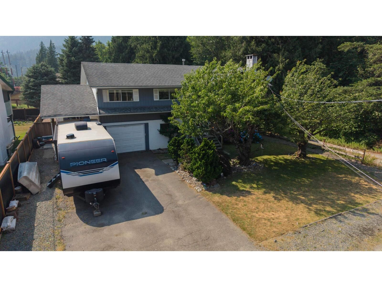Property Photo: 450 Wardle Street BC V0X 1L0