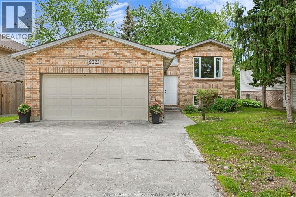 Property Photo:  2225 Longfellow Avenue  ON N9B 3J7 