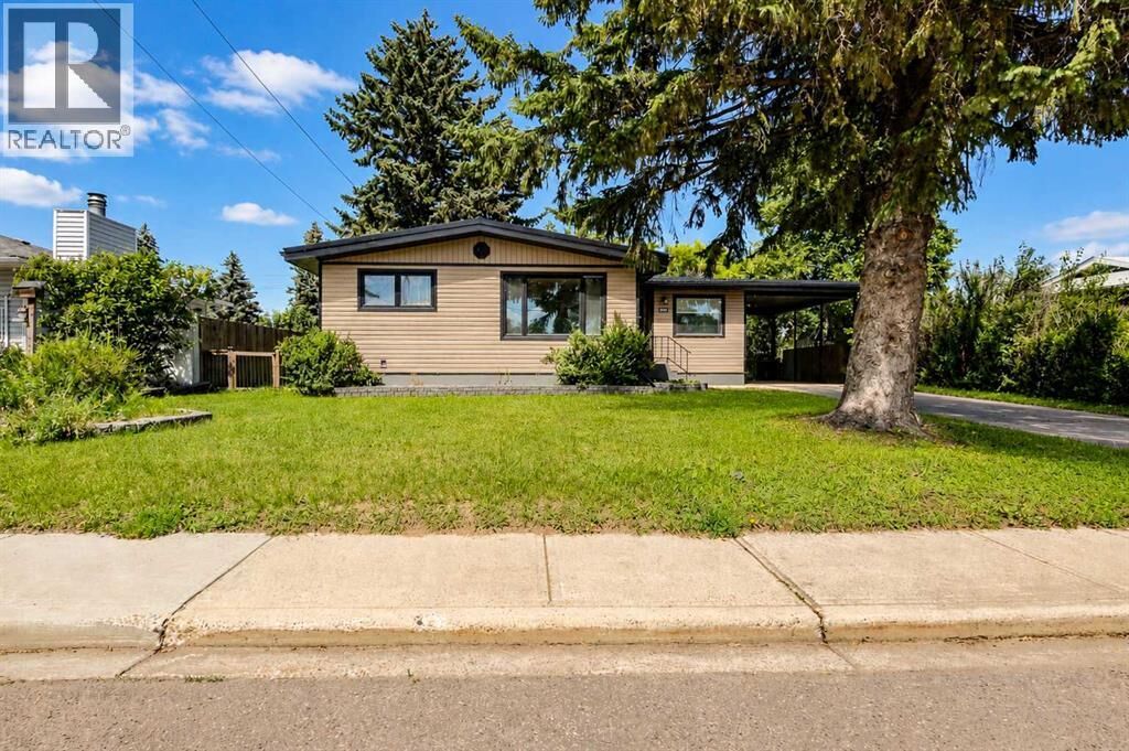 Property Photo: 808 2 Avenue West AB T1R 0B6