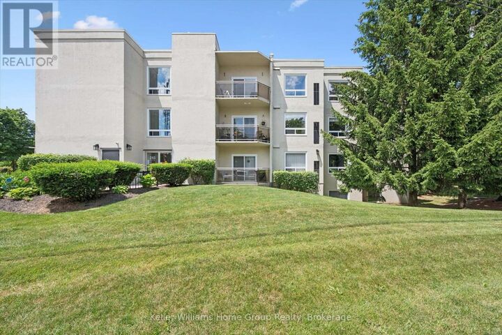 245 Queen Street West 305 — photo 1