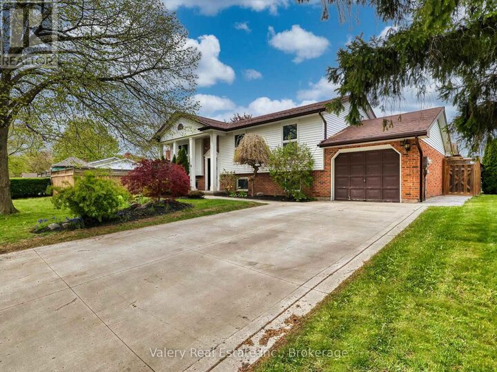36 Rochelle Drive — photo 1