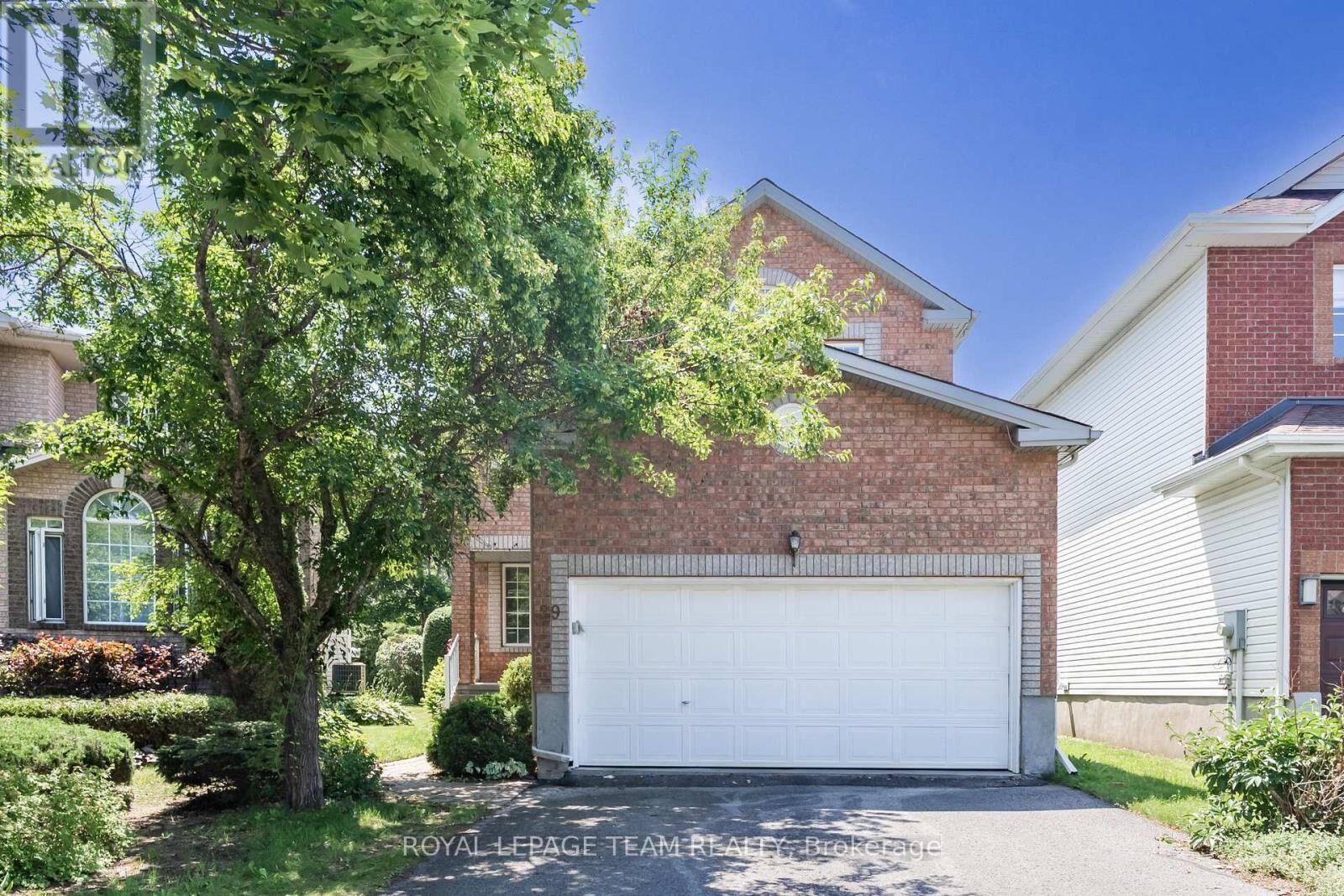 Property Photo:  29 Keno Way  ON K2T 1H3 