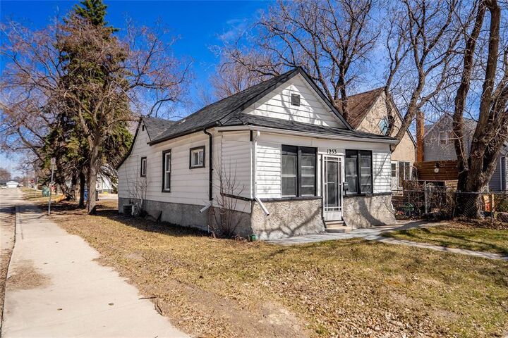 Property Photo: 1253 Pritchard Avenue MB R2X 0G7