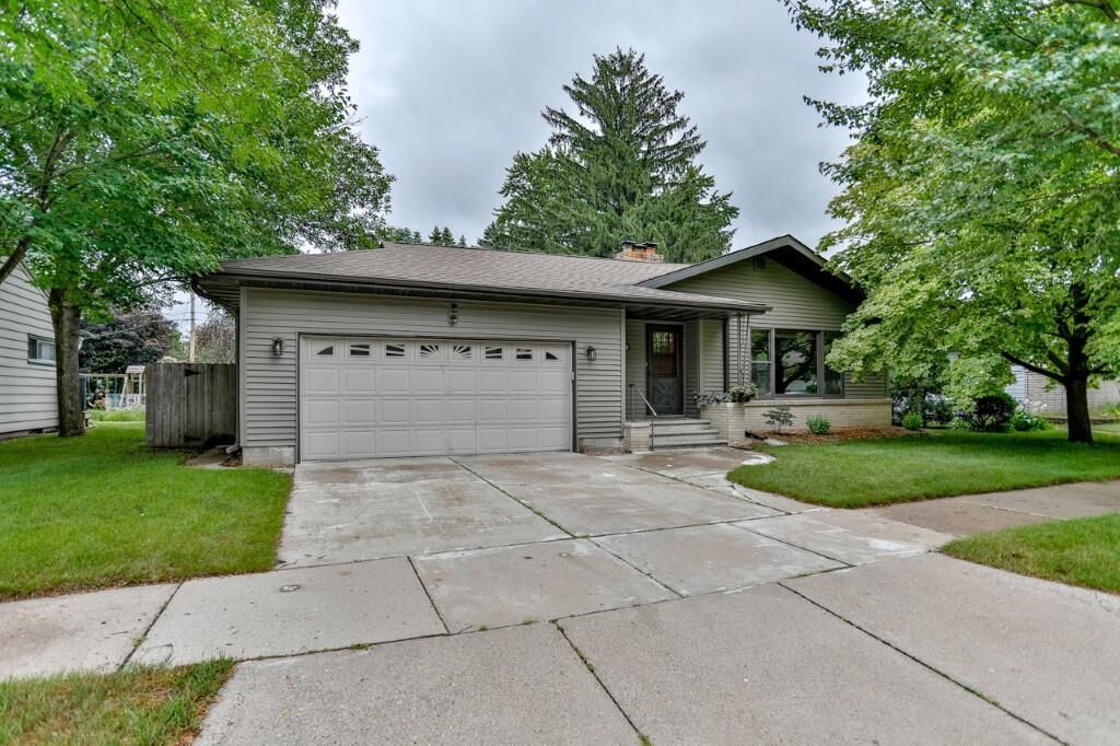 Property Photo:  2619 Oakwood Boulevard  WI 54403 