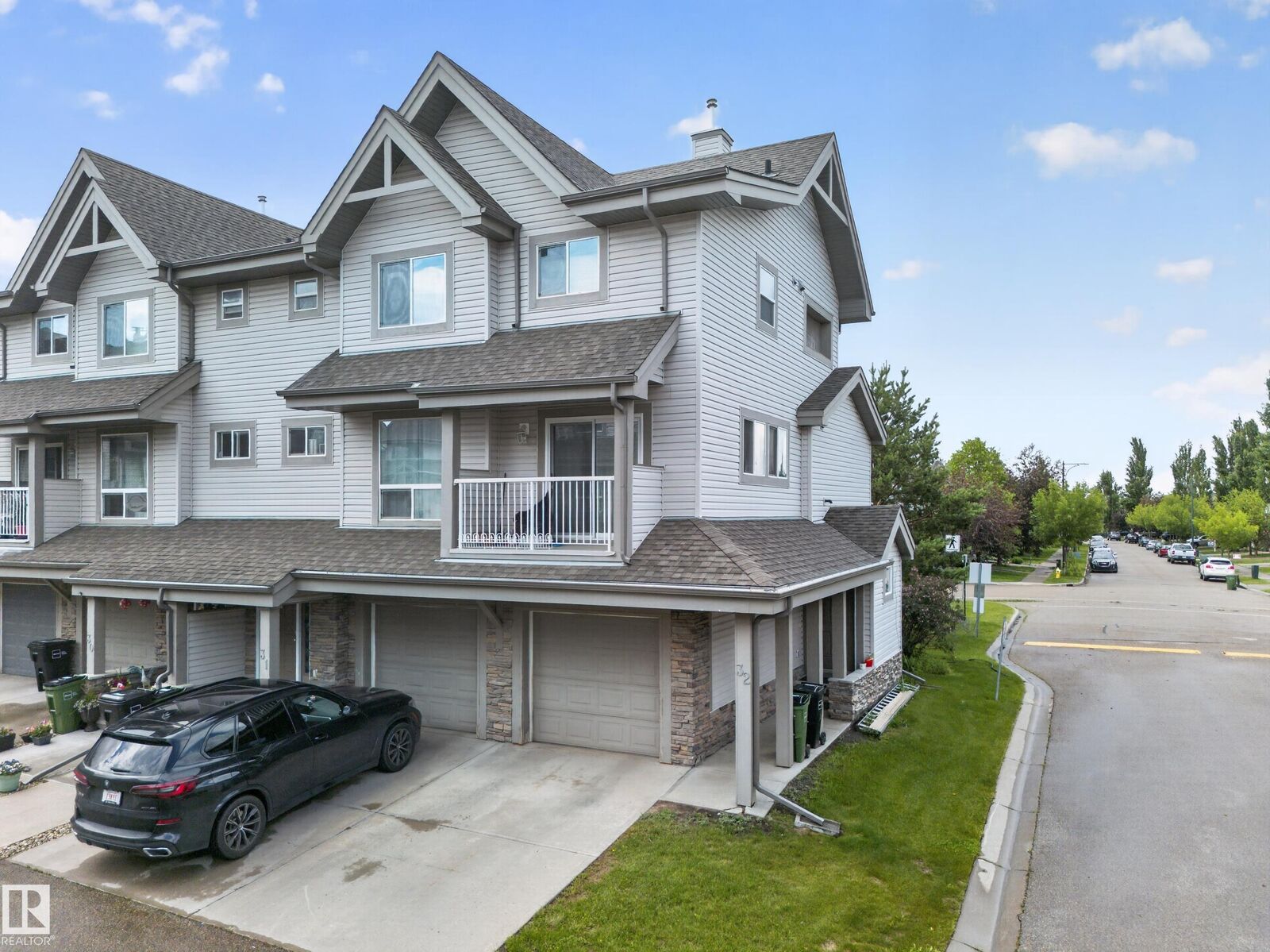 Property Photo: 12050 17 Avenue SW 32 AB T6W 1X4