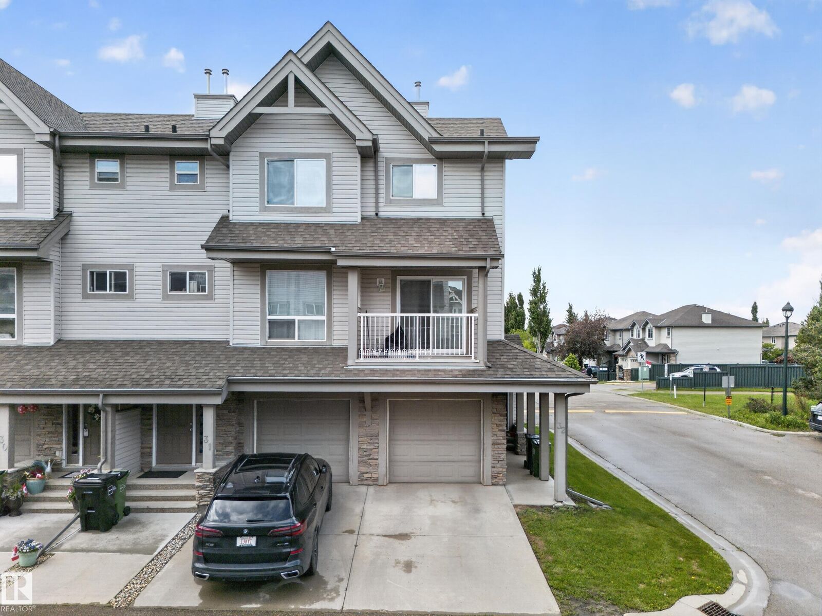 Property Photo: 12050 17 Avenue SW 32 AB T6W 1X4