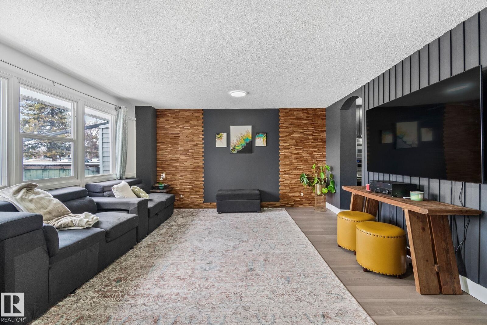 Property Photo:  209 Village On The Green Green NW  AB T5A 1H2 