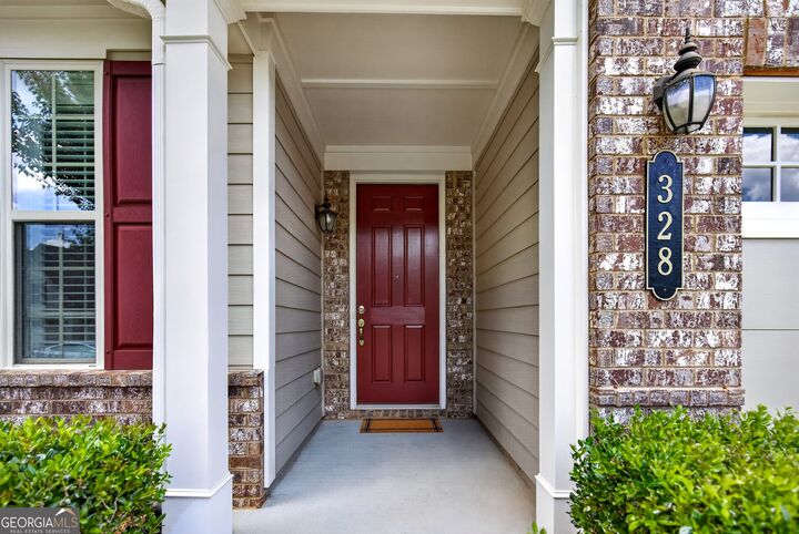 Property Photo:  328 Chestnut Oak Drive  GA 30269 