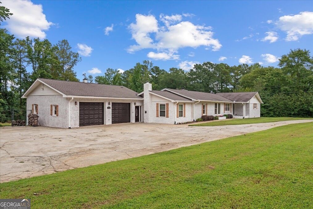 Property Photo: 2716 Georgia 16 GA 30116