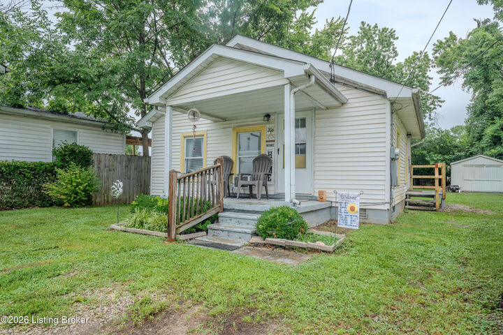 Property Photo:  206 Fourth Ave  KY 40165 