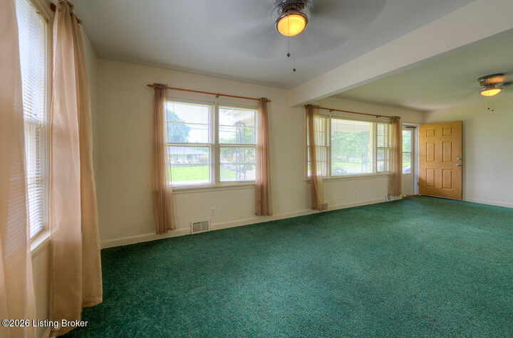 Property Photo:  9306 Ponder Ln  KY 40272 