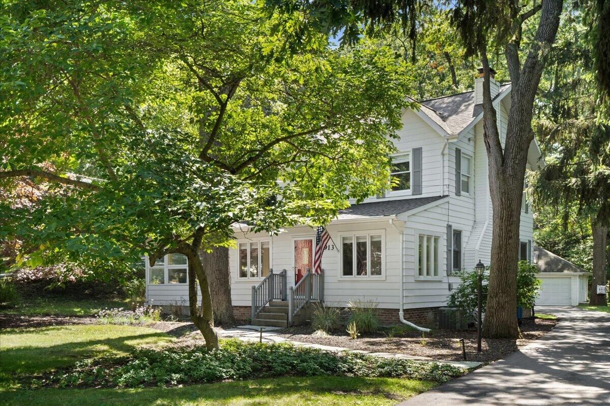 Property Photo:  2913 Roslyn Trail  IN 46360 