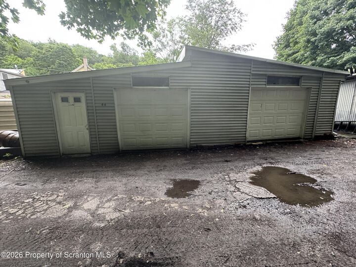 Property Photo:  