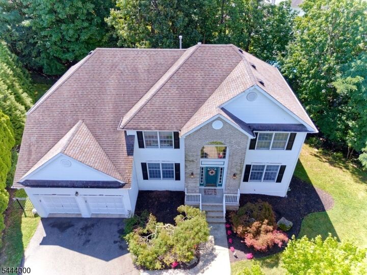 Property Photo:  6 McCune Ct  NJ 07052 