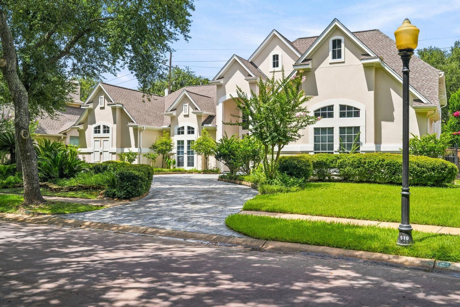 Property Photo:  1606 Clearwater Creek Drive  TX 77478 