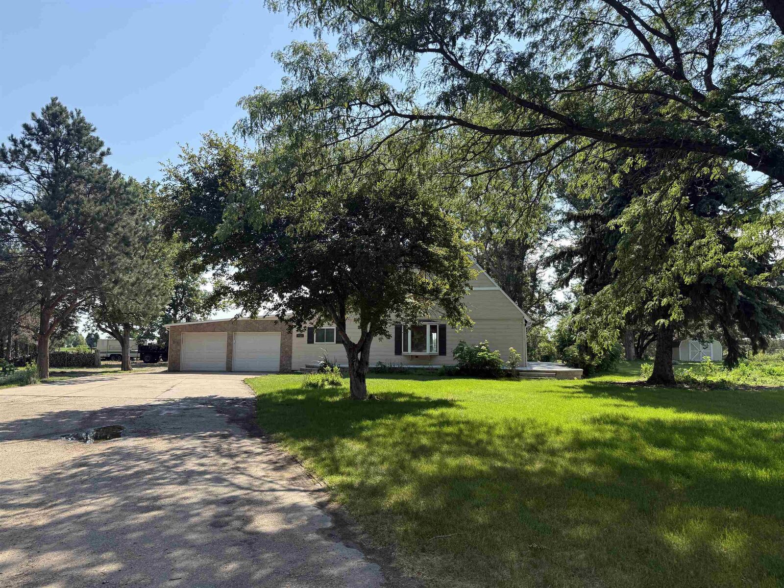 Property Photo: 9523 Canal Rd NE 69101