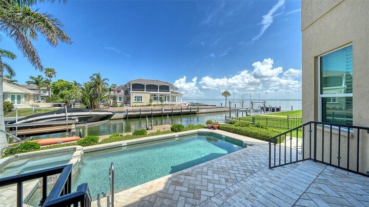 Property Photo:  657 Halyard Lane  FL 34228 