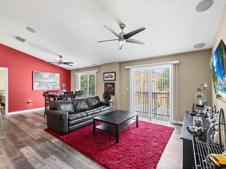 Property Photo:  6774 Breezy Palm Drive  FL 33578 