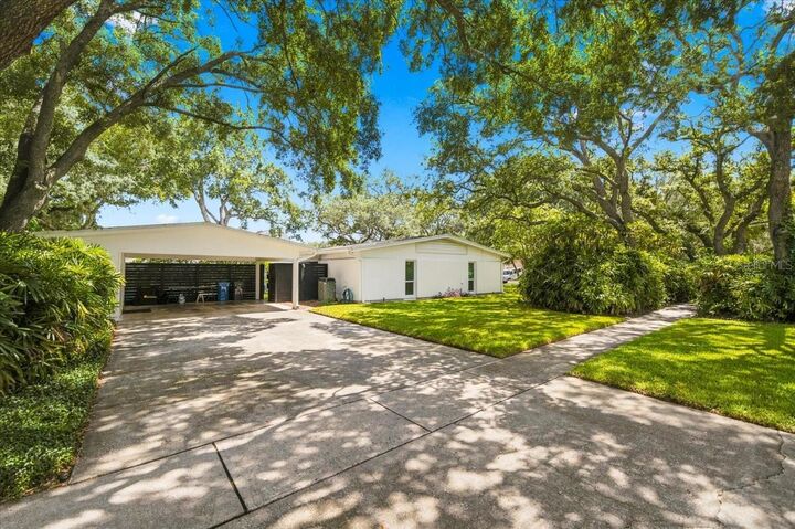 Property Photo:  10502 Sago Road  FL 33618 