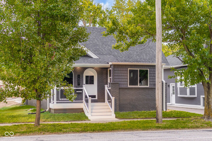 Property Photo:  1647 Washington Street  IN 47201 