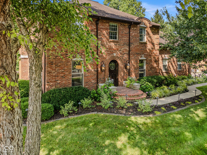 Property Photo: 4695 Stonebridge Court IN 47201