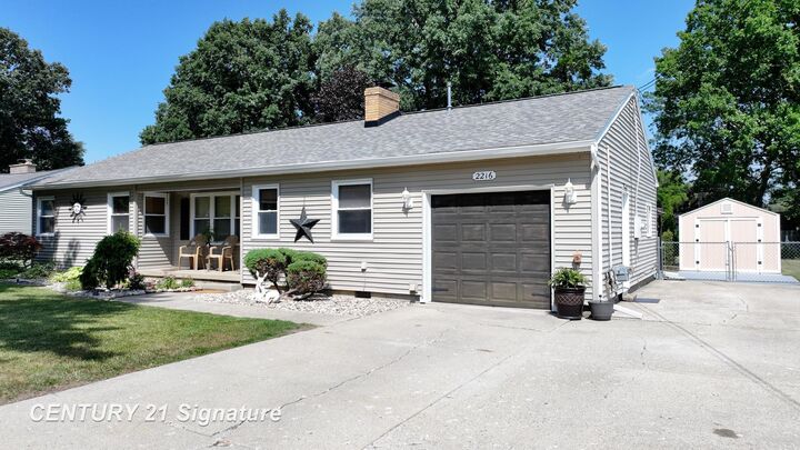 Property Photo:  2216 Cashin Street  MI 48509-1142 