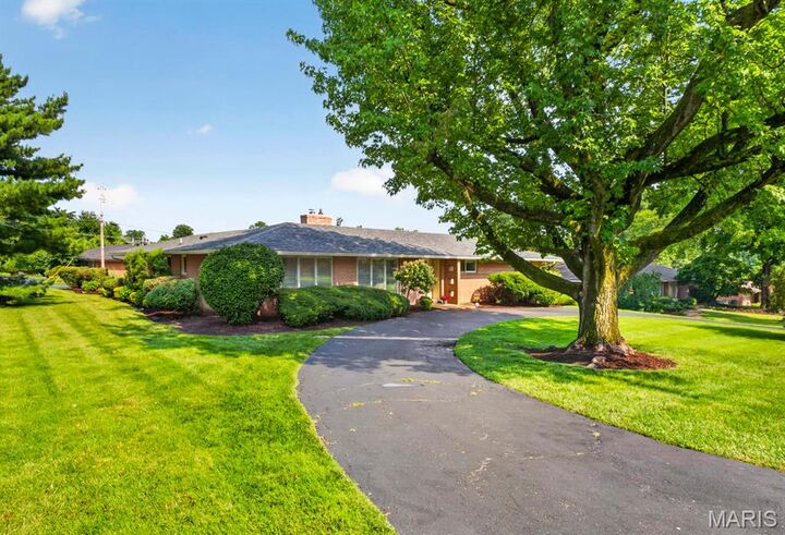 Property Photo: 9 Green Oaks Drive MO 63132