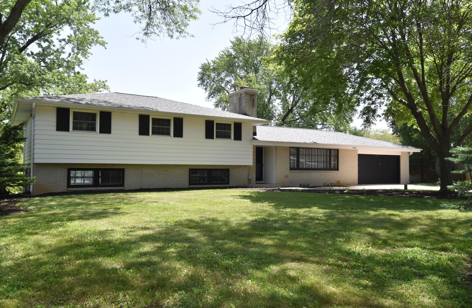 Property Photo:  1840 Alverno Dr  WI 53005 