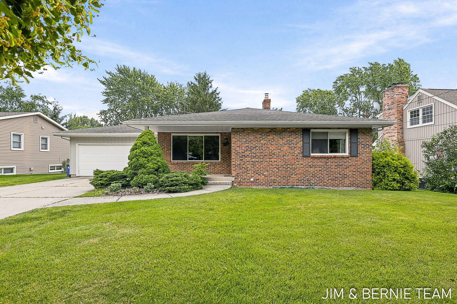 Property Photo:  2238 Edgewood Avenue SE  MI 49546 