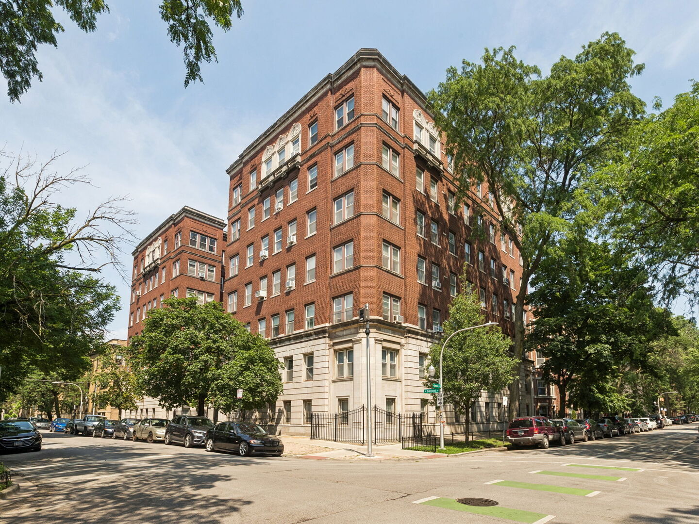Property Photo: 1044 W Balmoral Avenue 4C IL 60640