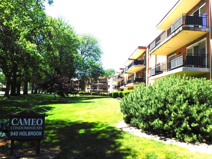 Property Photo: 940 Holbrook Road 1A IL 60430
