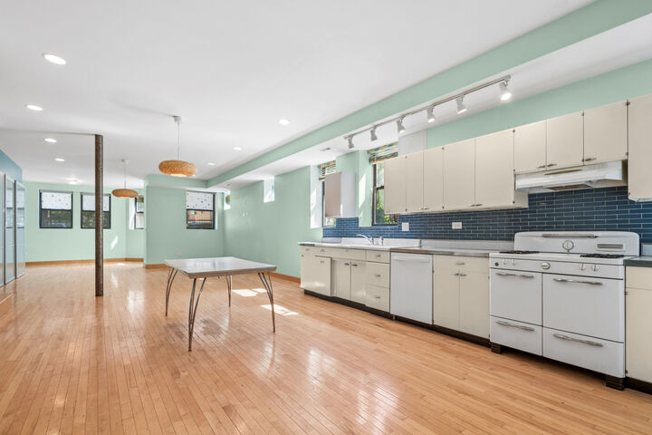Property Photo: 3435 W Adams Street IL 60624