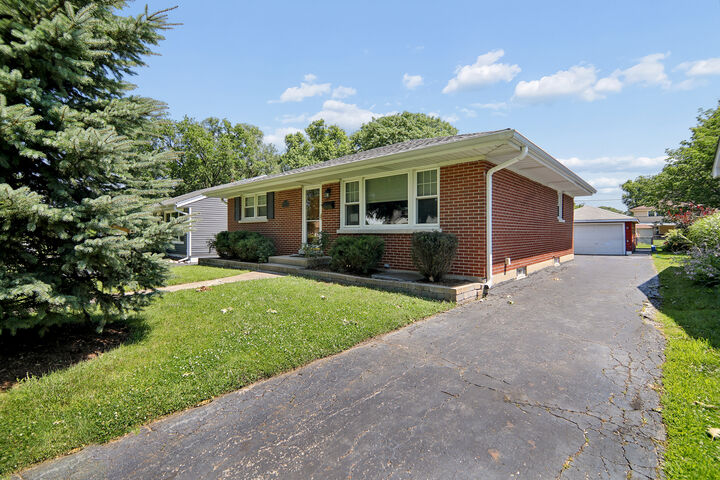 Property Photo: 29 N Summit Avenue IL 60181
