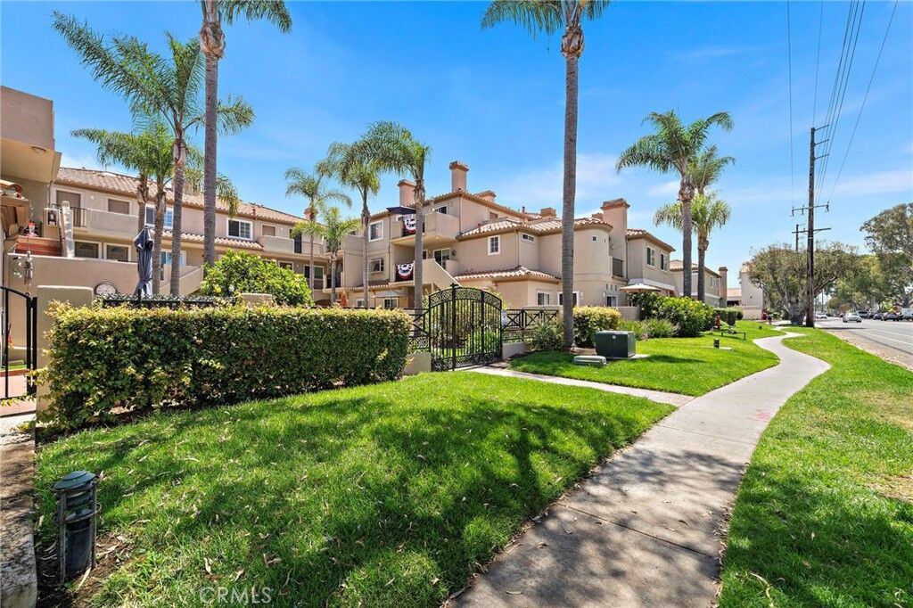 Property Photo:  606 Lake Street 23  CA 92648 