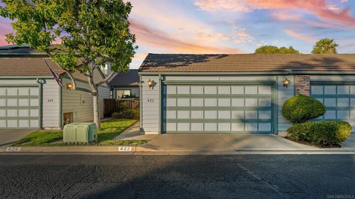 Property Photo: 422 Devonshire Gln CA 92027