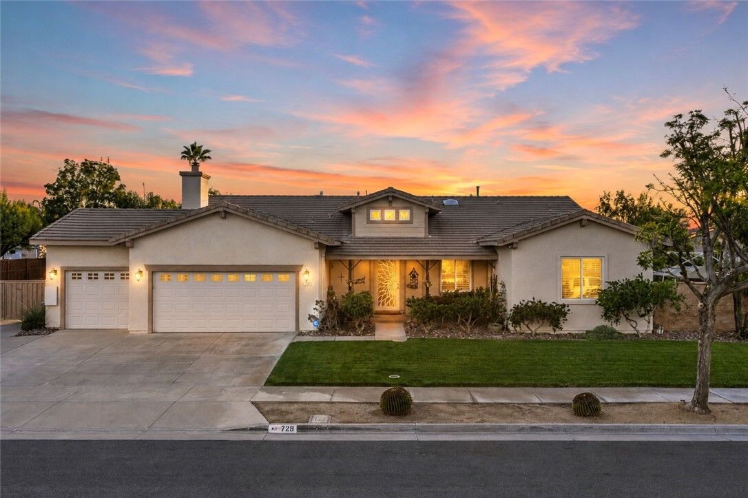 Property Photo:  729 Smith  CA 92544 
