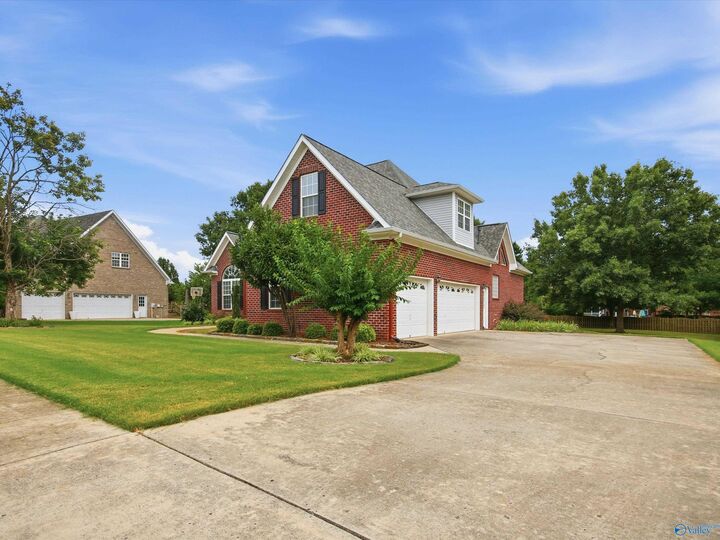 Property Photo:  121 Ambergate Drive  AL 35756 
