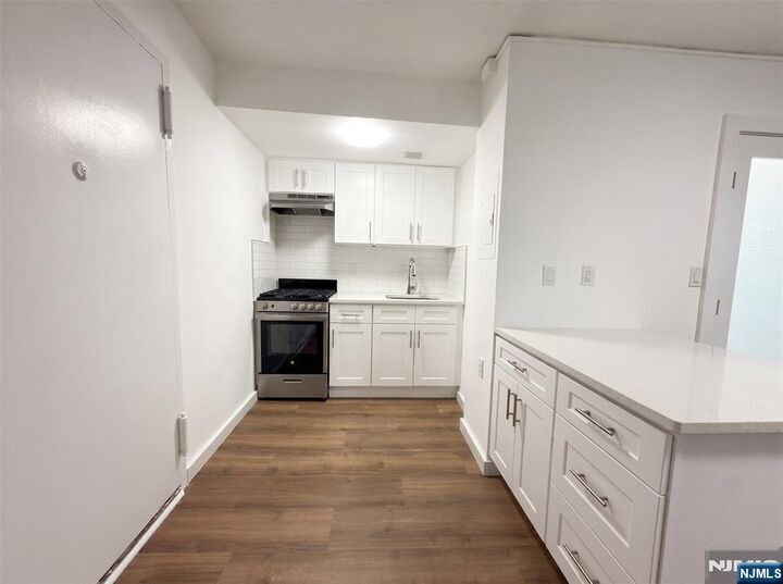 Property Photo:  3081 Edwin Avenue 1H  NJ 07024 