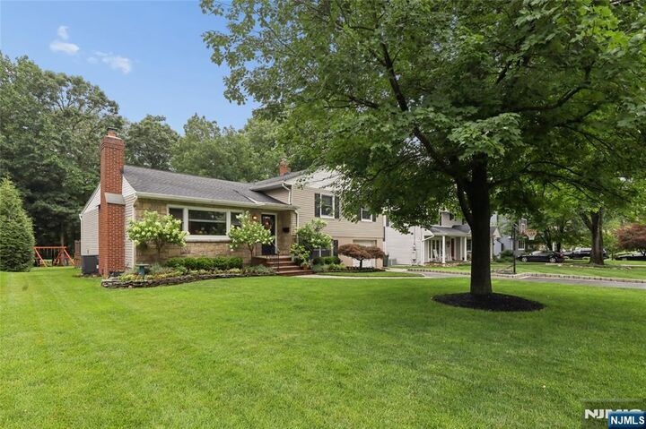 Property Photo:  231 Canterbury Drive  NJ 07446 