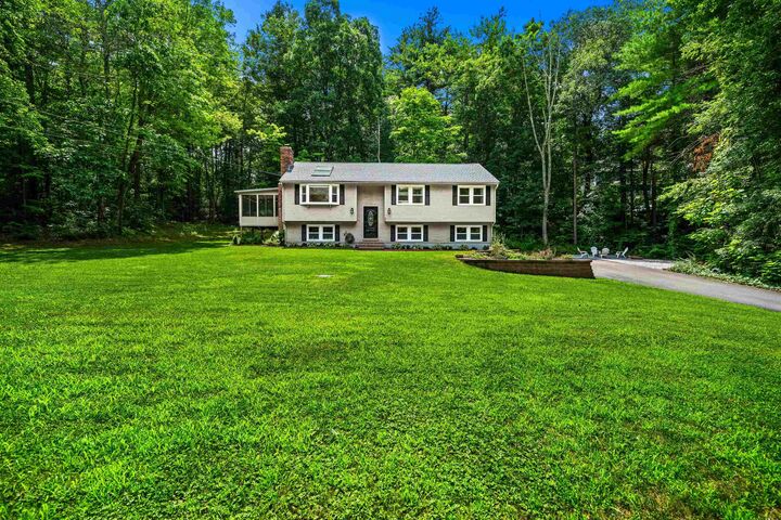 Property Photo: 20 Hawkview Road NH 03051