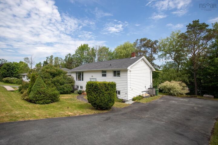Property Photo:  3 Briarwood Court  NS B4C 1A7 