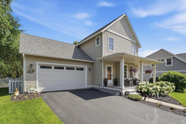 Property Photo:  9 Founders Green  WI 54016 