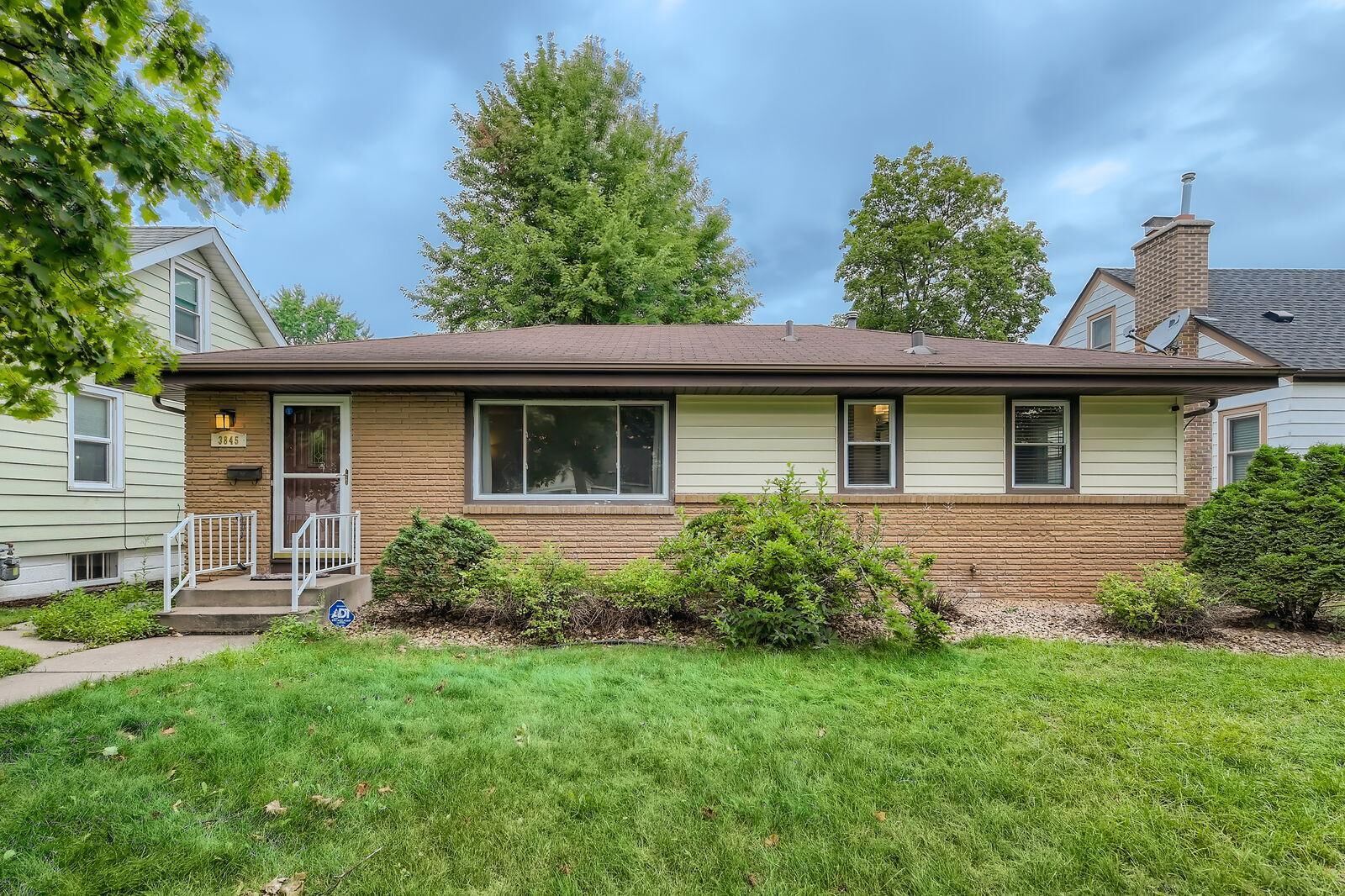 Property Photo: 3845 Vera Cruz Avenue N MN 55422