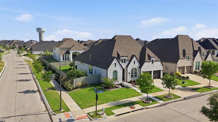 Property Photo: 2112 Strolling Way TX 76226