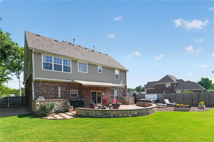 Property Photo:  1407 NW 3rd Street  AR 72712 
