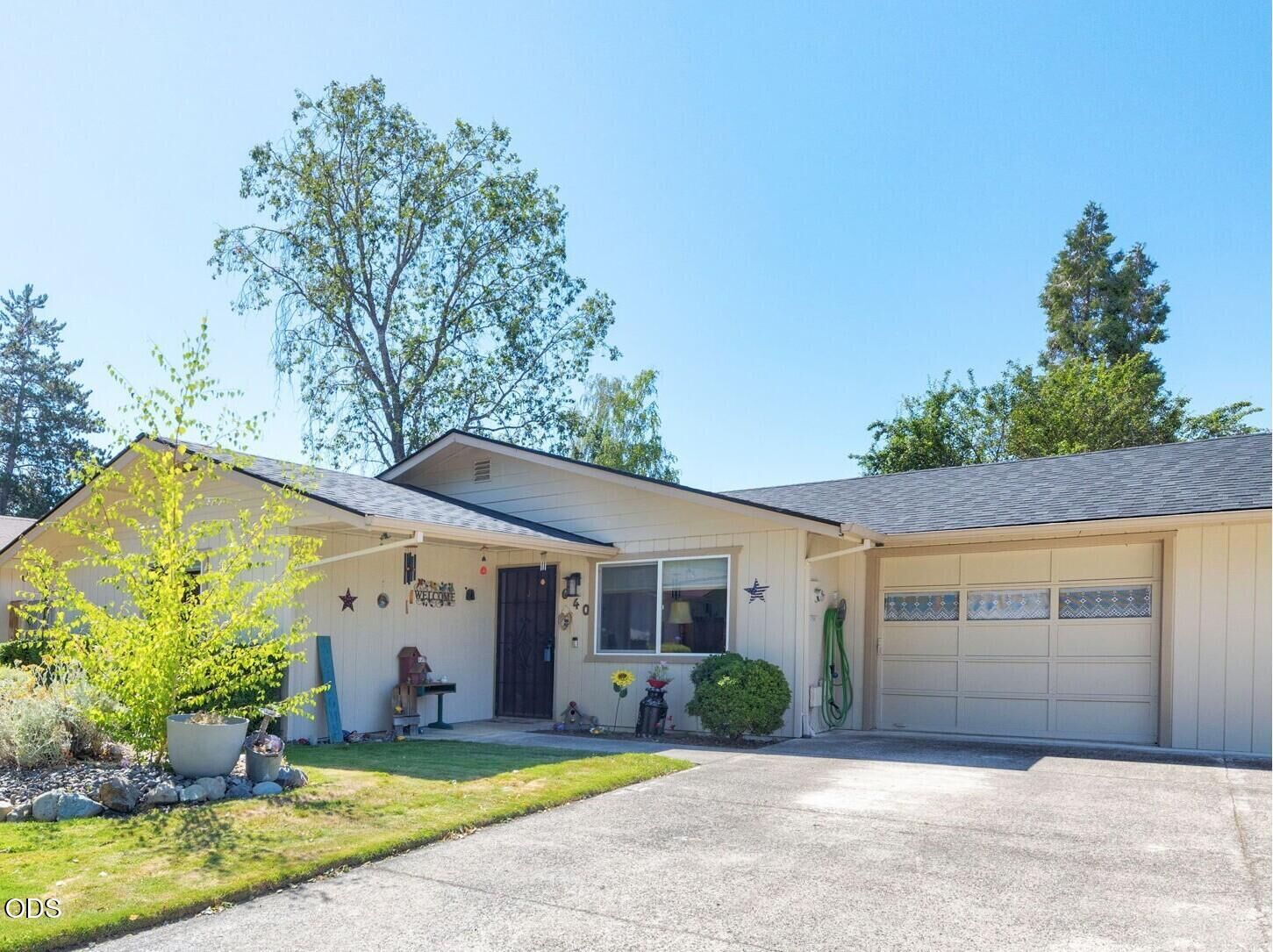 Property Photo: 640 SW Sunwood Way OR 97526