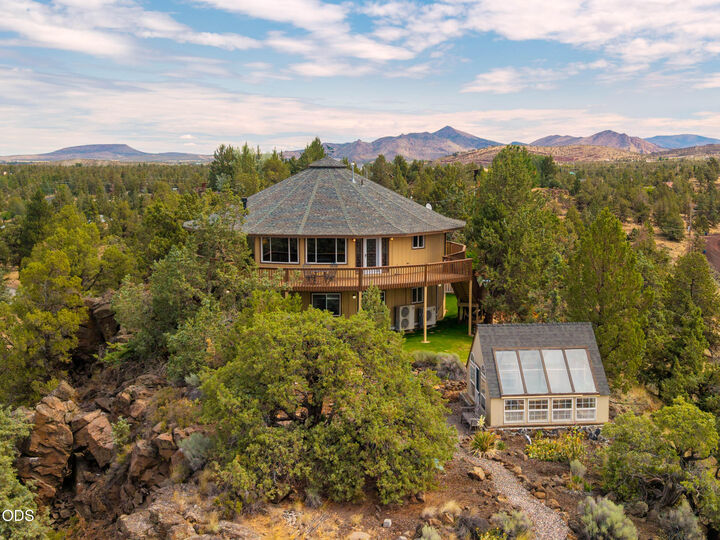 Property Photo: 5365 NW Zamia Avenue OR 97756